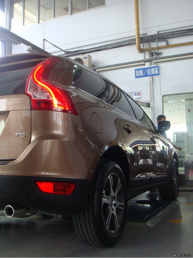 XC60T5旗艦版(咖啡棕)遲來的開箱~