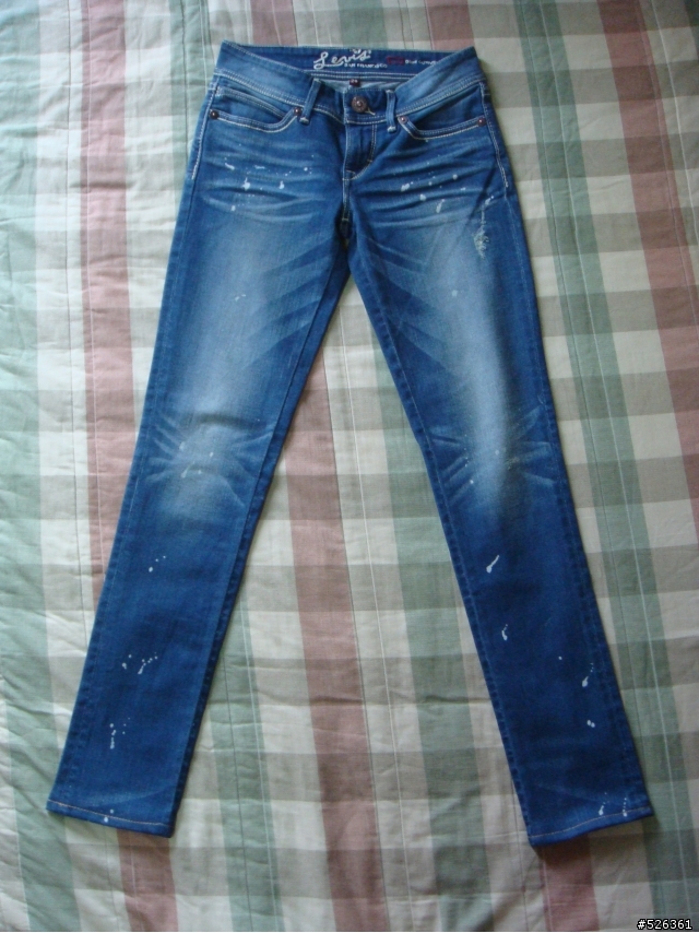 Levis 新女褲款紅旗缺Logo?