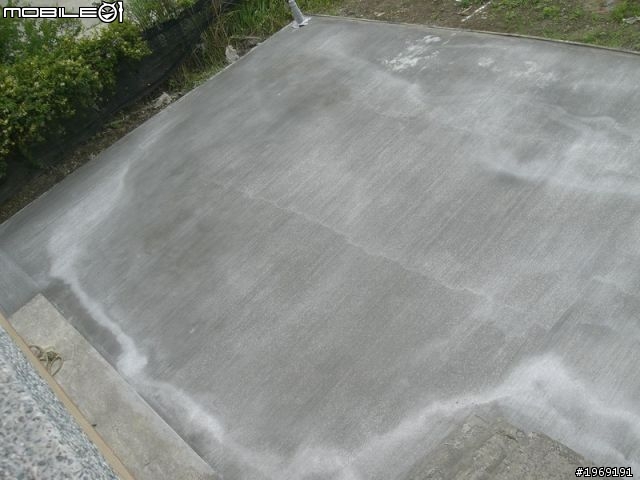 粉光後下雨跟庭院造景路燈基座的問題