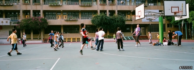 Hasselblad Xpan停產很久了,版上同好一起來蓋大樓吧!