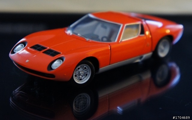 1/43 Lamborghini Miura SV, by Autoart
