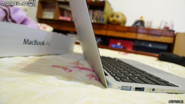 開箱：Macbook air 11" 4G SSD 128G 圖多