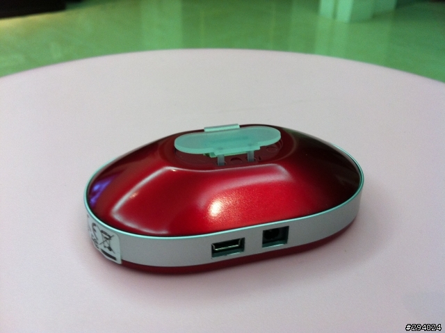[很土但有效] iPad + 行動電源 + USB Hub + Camera Kit = 攜帶式數位相片儲存解決方案