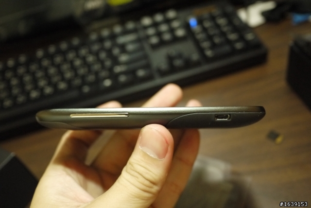 HTC Sensation台灣上市版不專業開箱(新增網頁瀏覽測試影片)