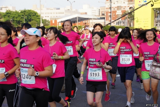 NIKE 帶女兒跑9KM之隨手拍