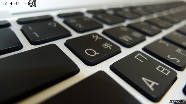 開箱：Macbook air 11" 4G SSD 128G 圖多