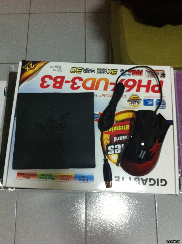 [小開箱]Razer DeathAdder 奎蛇 闇龍紀元2典藏版 & steelseries魔獸世界:死亡之翼滑鼠墊 (補使用中的圖)