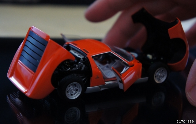 1/43 Lamborghini Miura SV, by Autoart