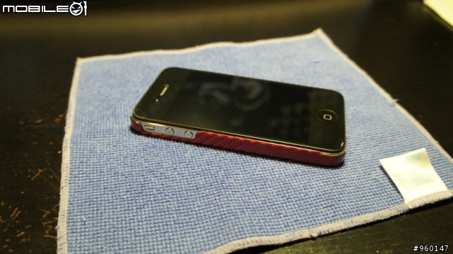 沒多做功課花的冤枉錢，iPhone4碳纖維保護殼。