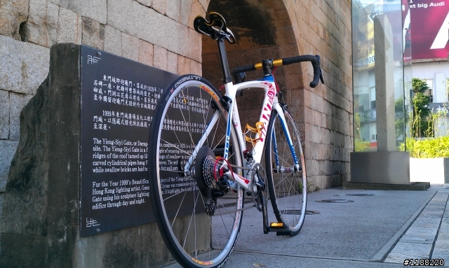 新手請益 : 騎公路車過石板路? (TCR COMP Bikeday 100)