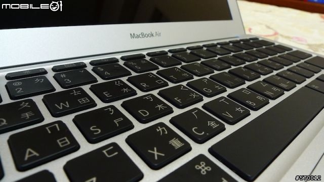 開箱：Macbook air 11" 4G SSD 128G 圖多