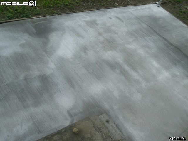 粉光後下雨跟庭院造景路燈基座的問題