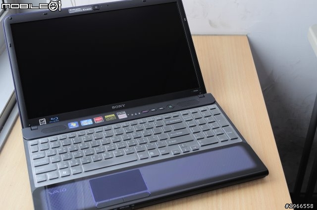 『低調又兼具C/P 值』Sony CB16 (VPCCB16FW) 黑色款。簡易開箱