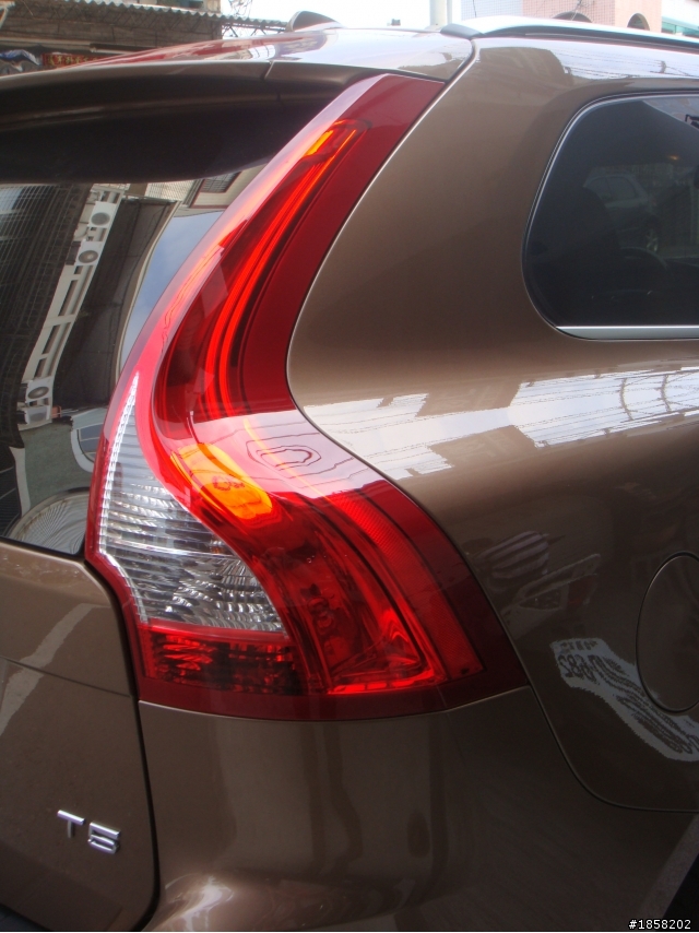 XC60T5旗艦版(咖啡棕)遲來的開箱~