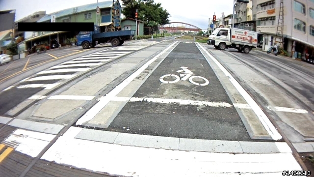 [有圖有真相]高雄市自行車道(鼓山一路至北斗街)設計不良!