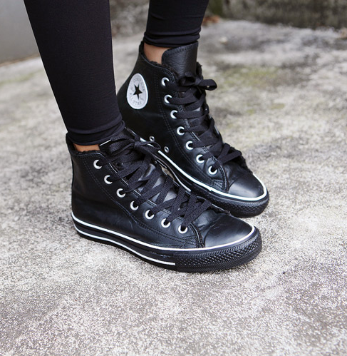 有沒有人可以幫忙找到這款converse?