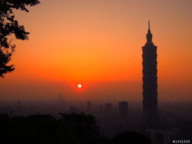 【NIKON P300】一人的貓村之旅+象山101夜拍之不專業拍拍分享~~