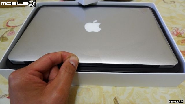開箱：Macbook air 11" 4G SSD 128G 圖多
