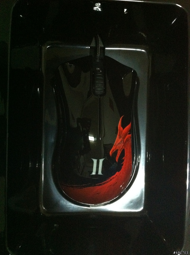 [小開箱]Razer DeathAdder 奎蛇 闇龍紀元2典藏版 & steelseries魔獸世界:死亡之翼滑鼠墊 (補使用中的圖)