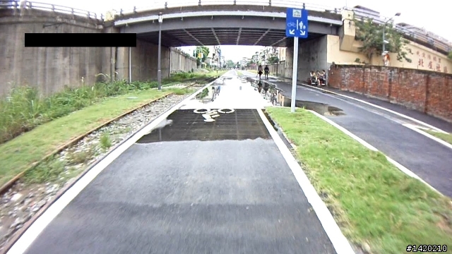 [有圖有真相]高雄市自行車道(鼓山一路至北斗街)設計不良!