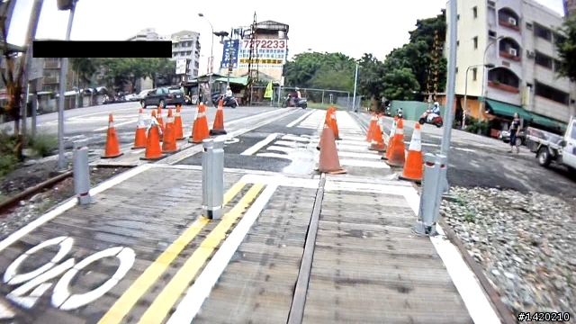 [有圖有真相]高雄市自行車道(鼓山一路至北斗街)設計不良!