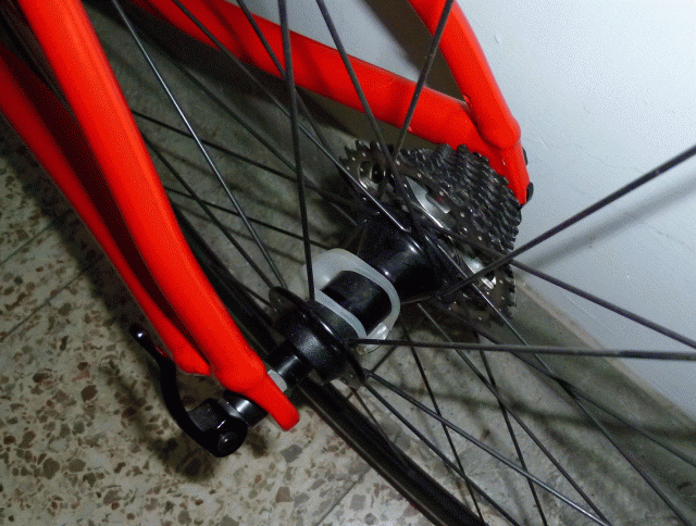 01賣家(biketony0811)(選手的家)可以來解釋一下嗎? (露天帳號youwilllikeit)