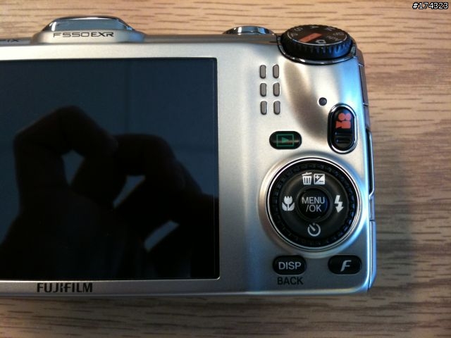 [開箱] FUJI 550 EXR 簡單開箱