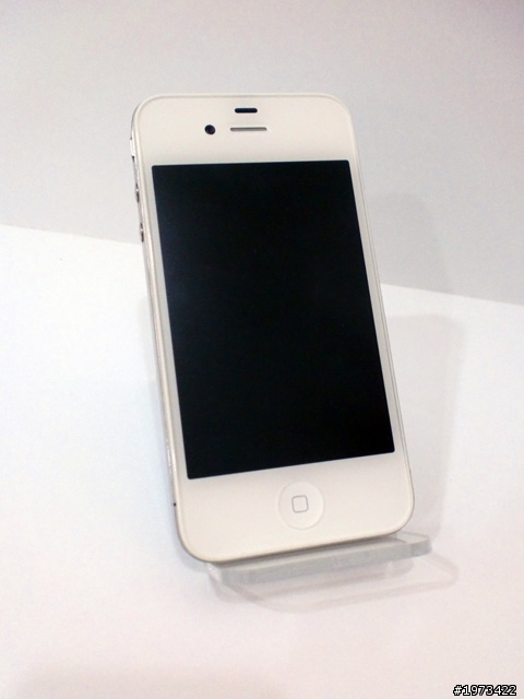 白色iphone4~彩繪包膜整個大變身囉!!