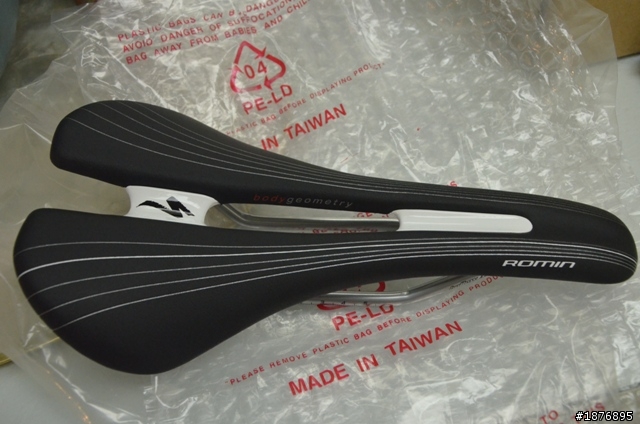 各位車友們一起來分享自己的 Specialized  座墊吧! :D