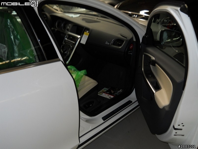 2011 S60 T5 極地白 假開箱 ^^