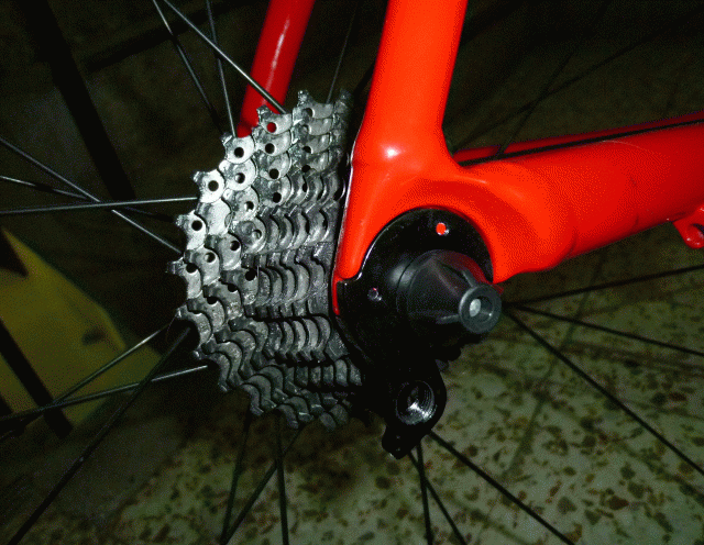 01賣家(biketony0811)(選手的家)可以來解釋一下嗎? (露天帳號youwilllikeit)