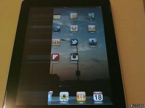 iPad 的螢幕黑一半＠＠