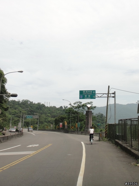 帶著小布坐火車....周末假日輕鬆走~十分車站to福隆