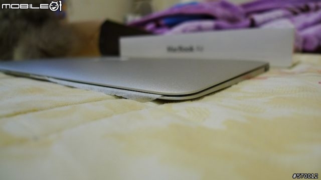 開箱：Macbook air 11" 4G SSD 128G 圖多