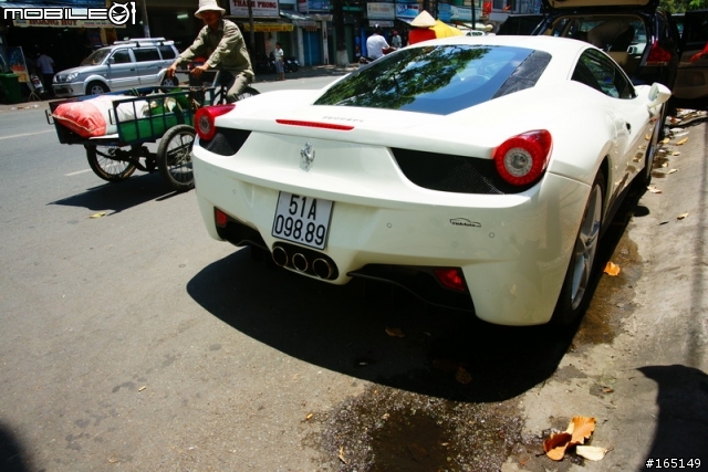 20110430胡志明市安陽王街名車集錦  白色法拉利458現身