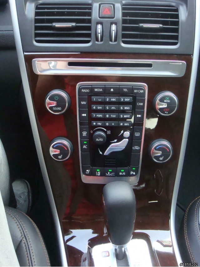 XC60T5旗艦版(咖啡棕)遲來的開箱~