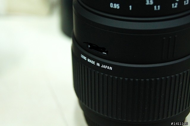 [簡易開箱 更新 破解MACRO ]窮人的小寶劍 Sigma 70-300 F4-5.6 APO DG MACRO-