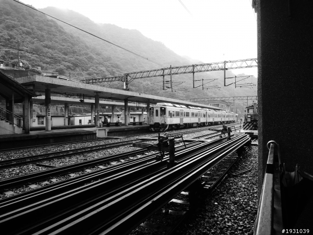 【NIKON P300】一人的貓村之旅+象山101夜拍之不專業拍拍分享~~