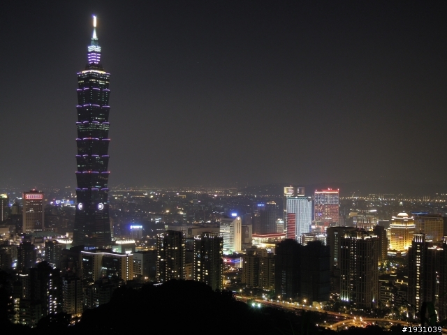 【NIKON P300】一人的貓村之旅+象山101夜拍之不專業拍拍分享~~