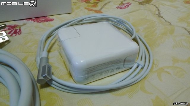 開箱：Macbook air 11" 4G SSD 128G 圖多