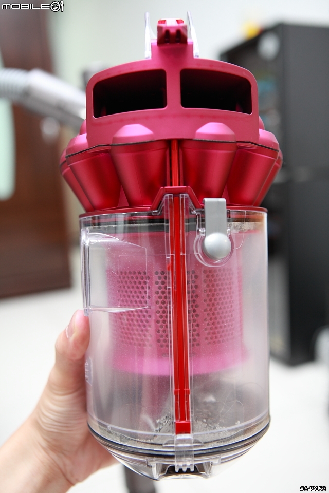 [開箱] 艷麗出擊 dyson DC26 carbon fiber complete