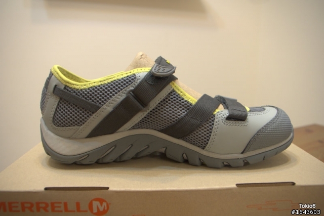 [女鞋開箱] MERRELL 水陸兩用鞋 - 妳不買，我給妳！（+閃光試穿+圖多）