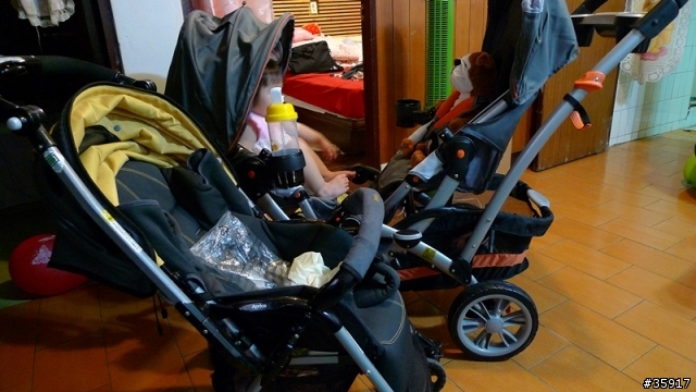 [開箱] Kolcraft Contours Options Tandem II Plus 縱列式雙人座多向推車