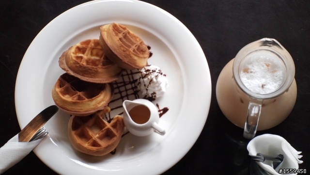 CCTV 35mm F1.7 lens by EPL2