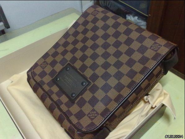 lv 布魯克林斜背包 (開箱)