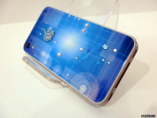 白色iphone4~彩繪包膜整個大變身囉!!