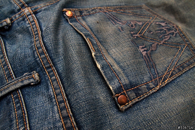 三年的Wrangler 深刻牛仔褲'結痂'了..