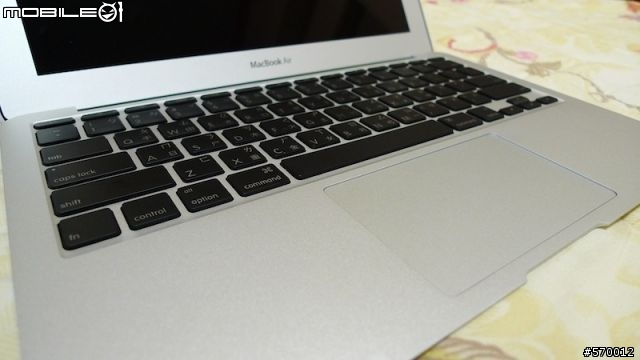開箱：Macbook air 11" 4G SSD 128G 圖多