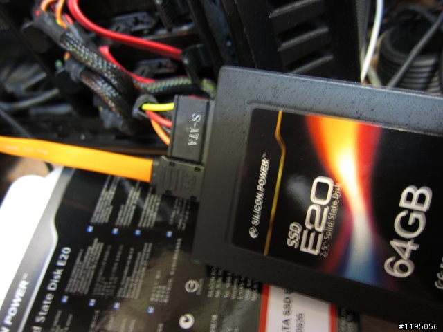 簡易開箱 SILICON POWER E20 64G SSD