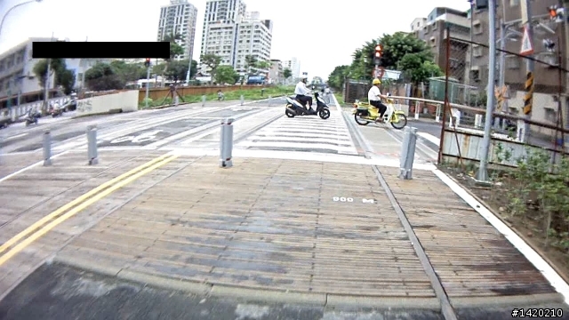 [有圖有真相]高雄市自行車道(鼓山一路至北斗街)設計不良!